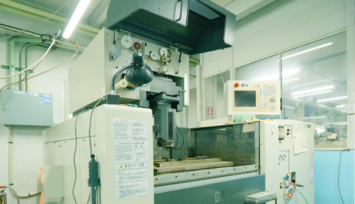 ワイヤー加工機