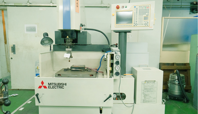 細穴放電加工機